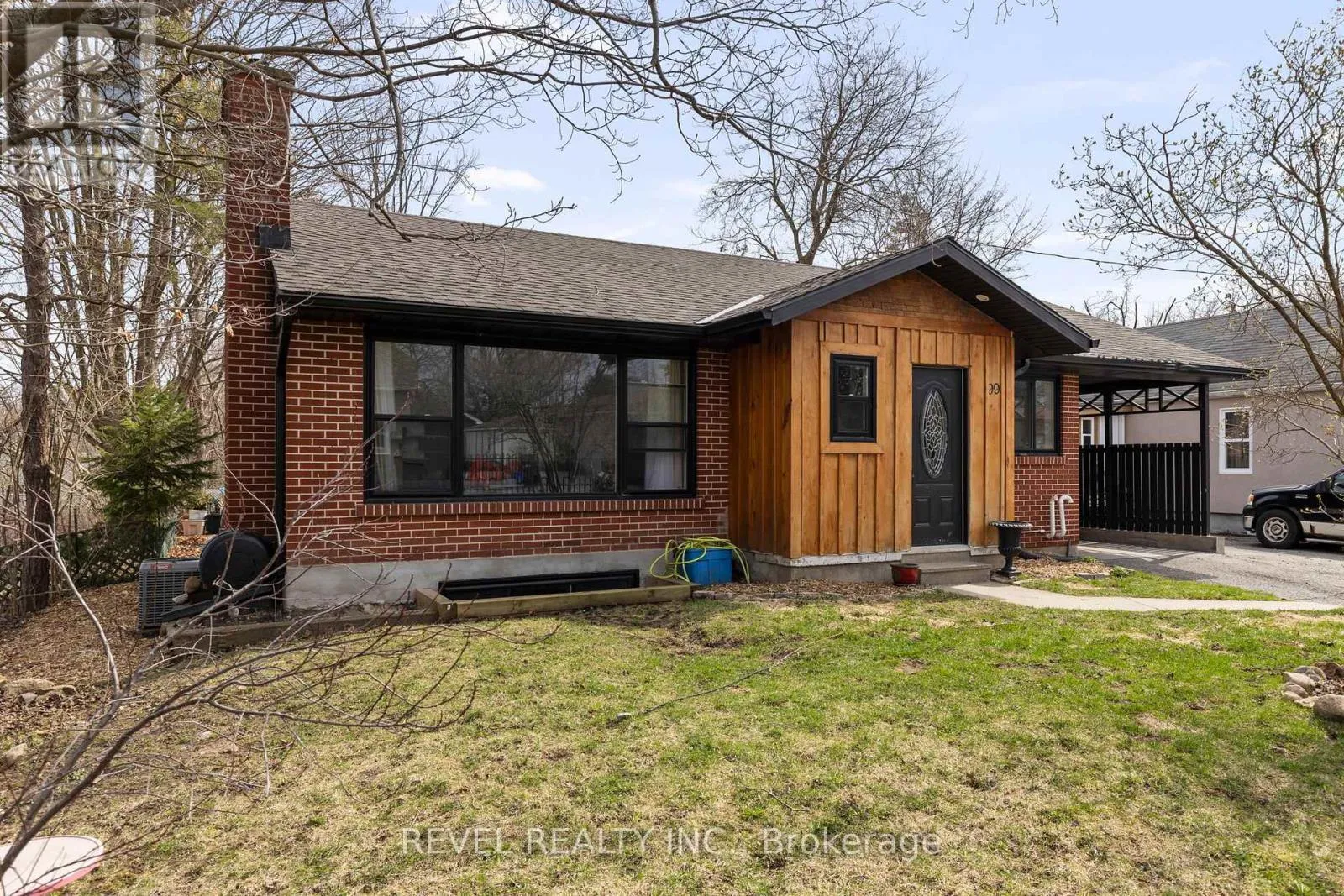 Duplex for rent: 99 Wellington Street E, Barrie, Ontario L4M 2C6