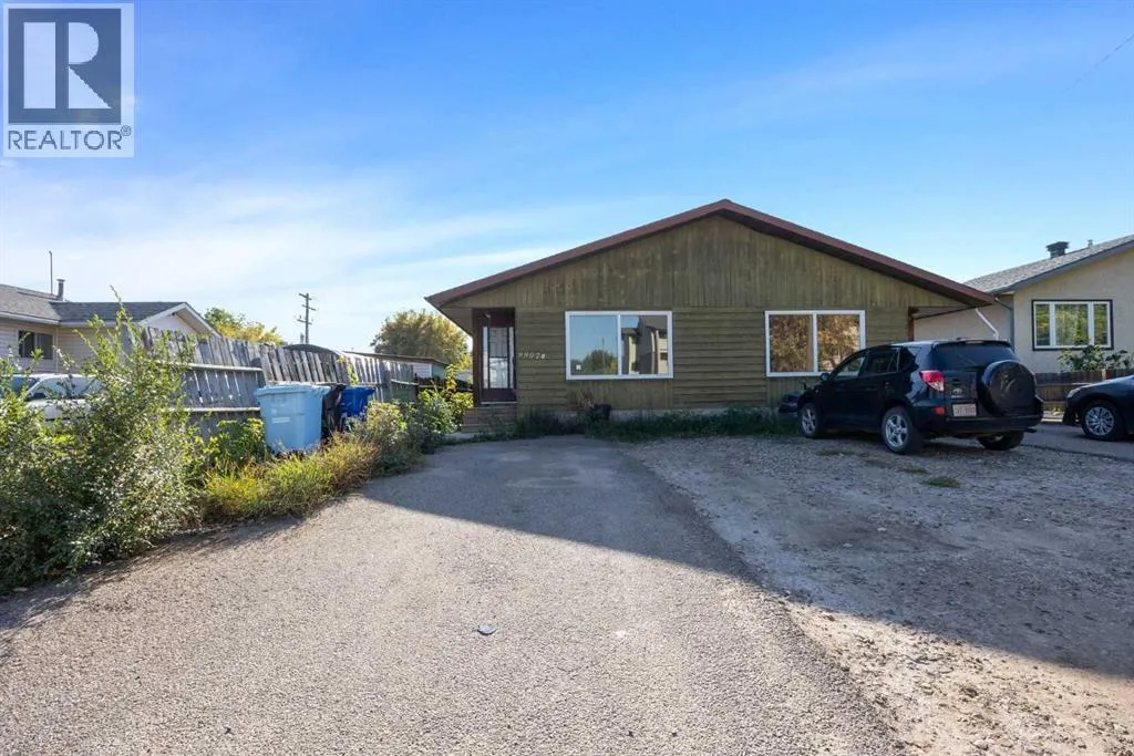 Duplex for rent: 9907 Gordon Avenue, Fort McMurray, Alberta T9H 2E3