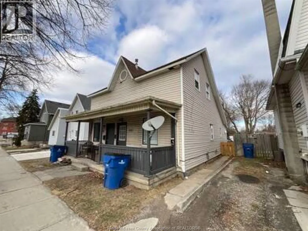 Triplex for rent: 99-101 Lacroix, Chatham, Ontario N7M 2T8