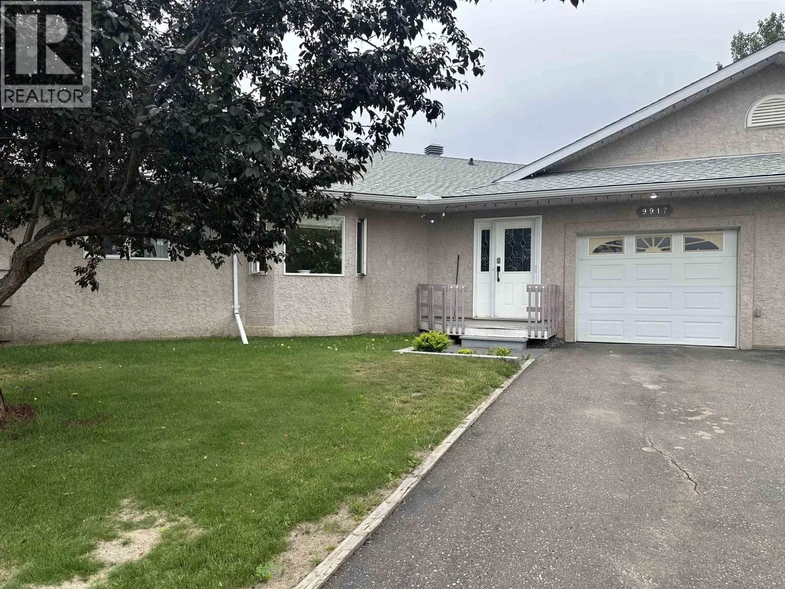 Row / Townhouse for rent: 9917 115 Avenue, Fort St. John, British Columbia V1J 6R8