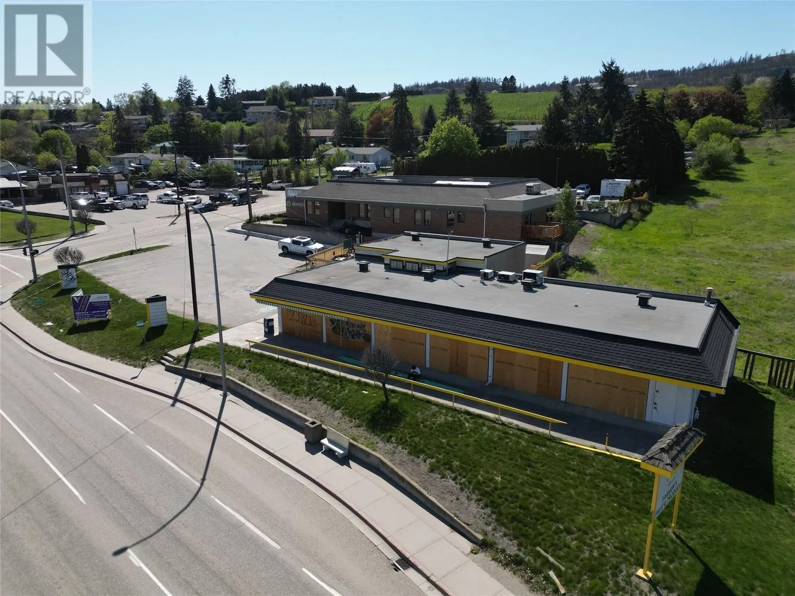 Retail for rent: 9918 Highway 97 Highway, Lake Country, British Columbia V4V 1V7