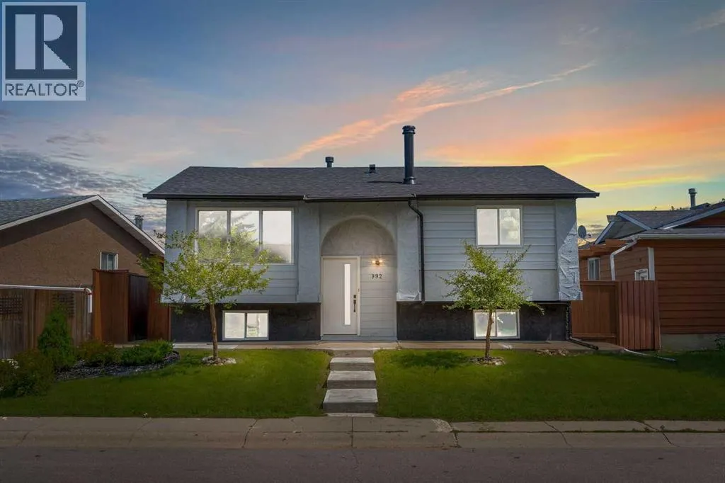 House for rent: 992 Rundlecairn Way Ne, Calgary, Alberta T1Y 2X2