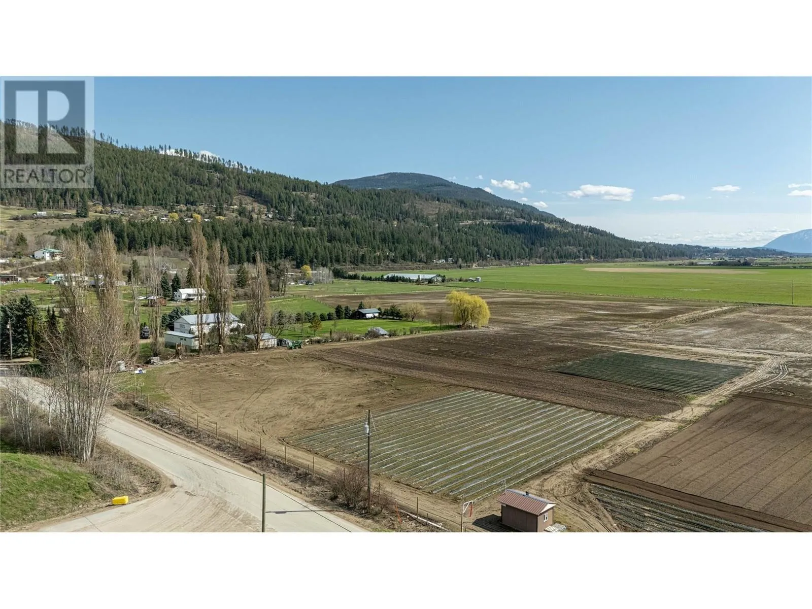 Other for rent: 993 Duck Lake Road, Wynndel, British Columbia V0B 2N1