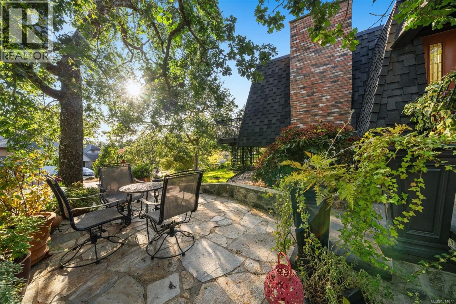 House for rent: 994 Landeen Pl, Saanich, British Columbia V8X 3Z3