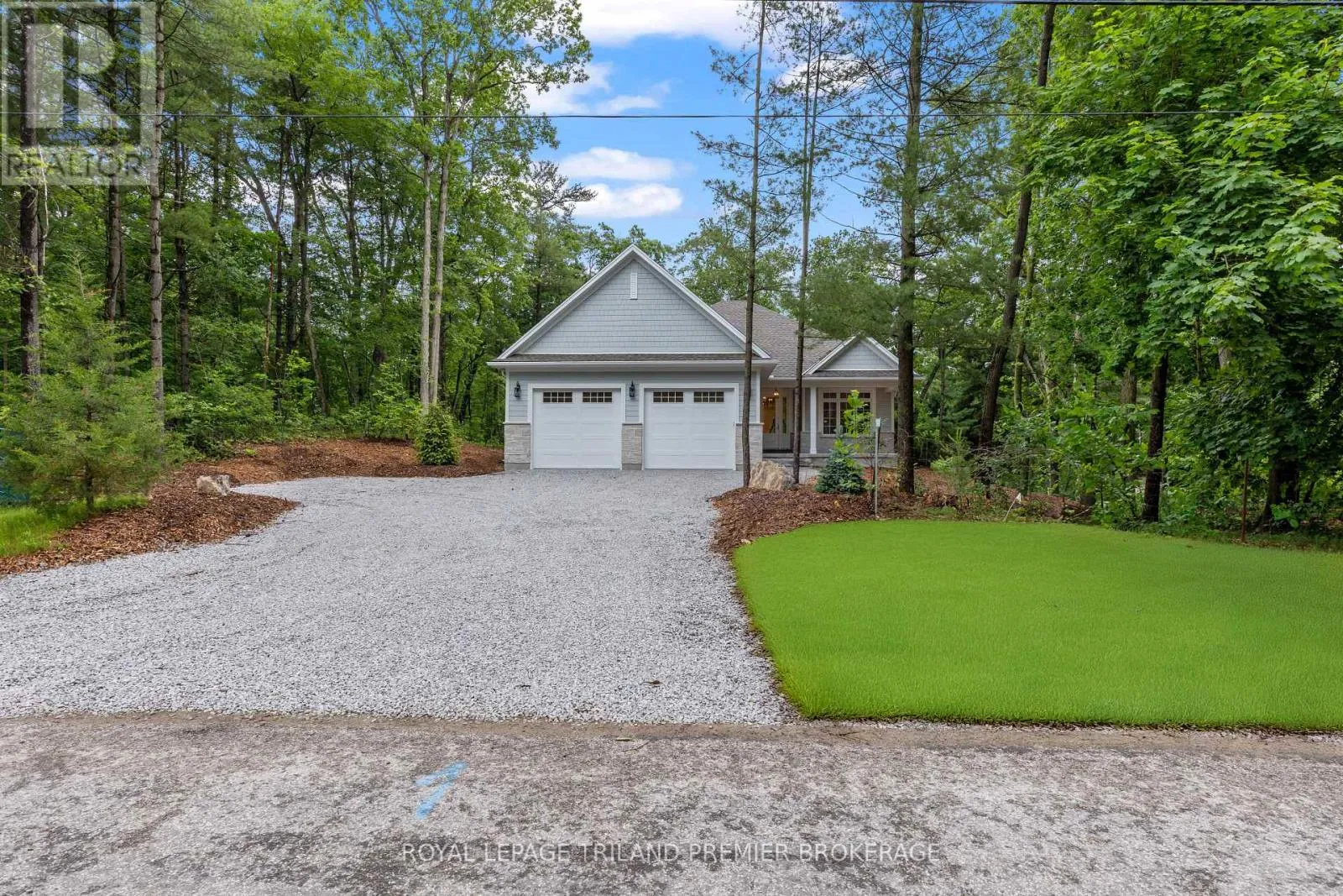 House for rent: 9940 Ontario Street, Lambton Shores, Ontario N0M 2L0