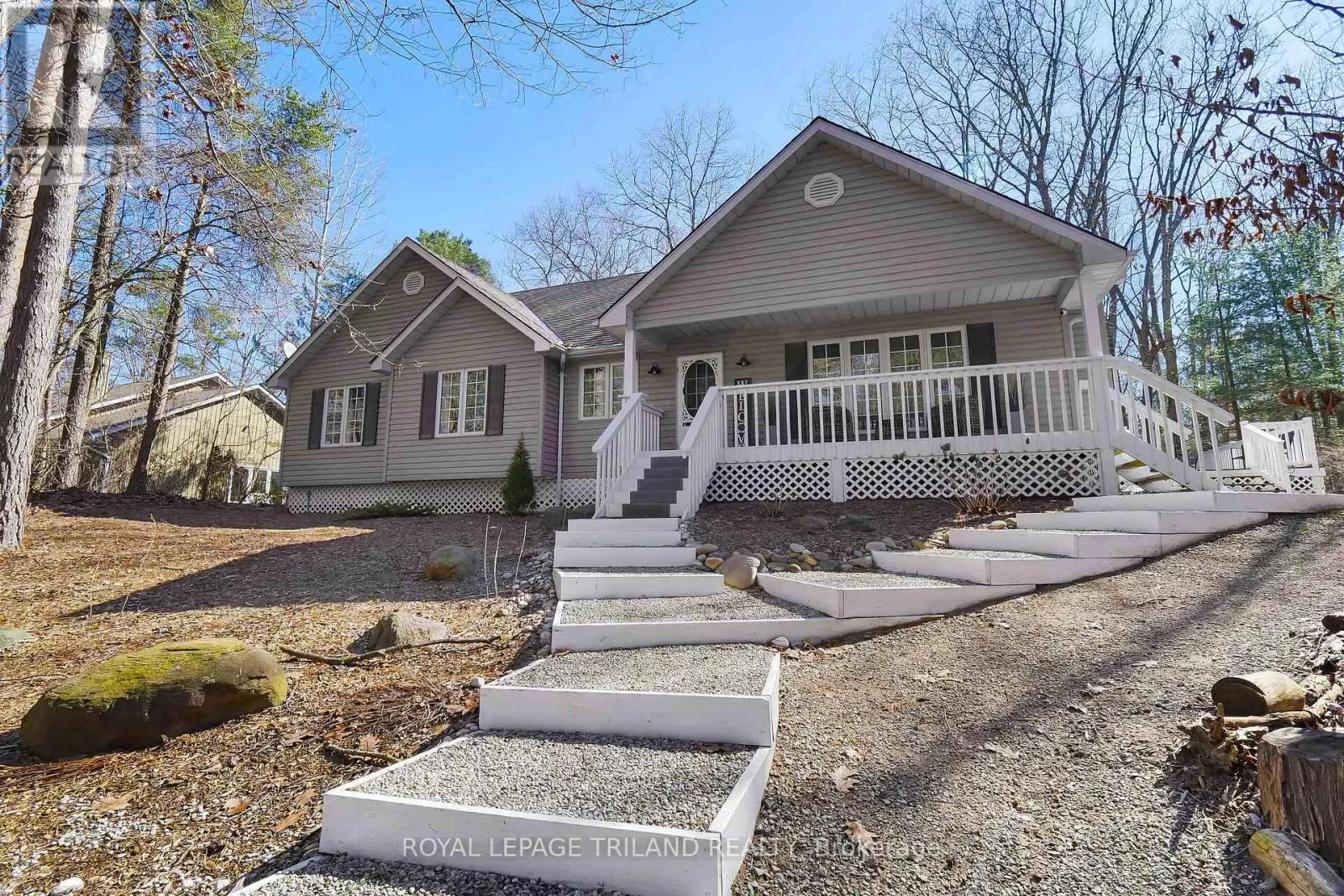 House for rent: 9945 Riverview Road, Lambton Shores, Ontario N0M 1T0