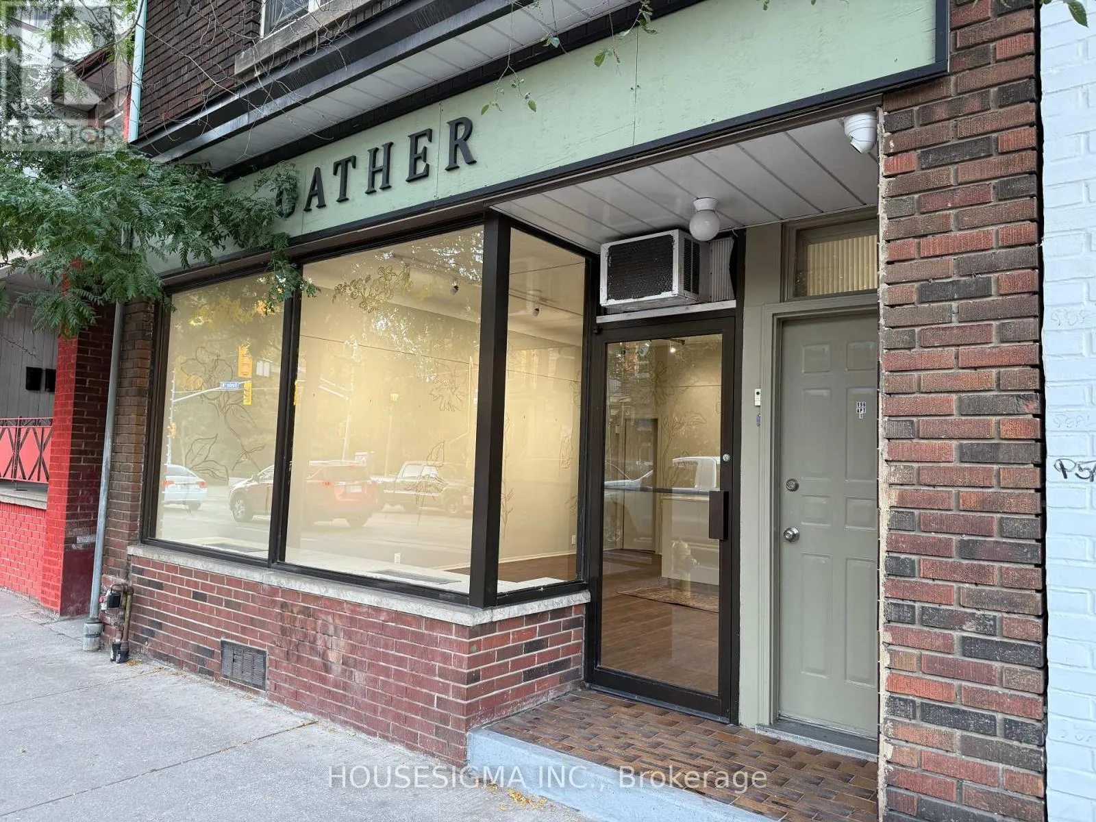 996 Dundas Street W, Toronto, Ontario M6J 1W6