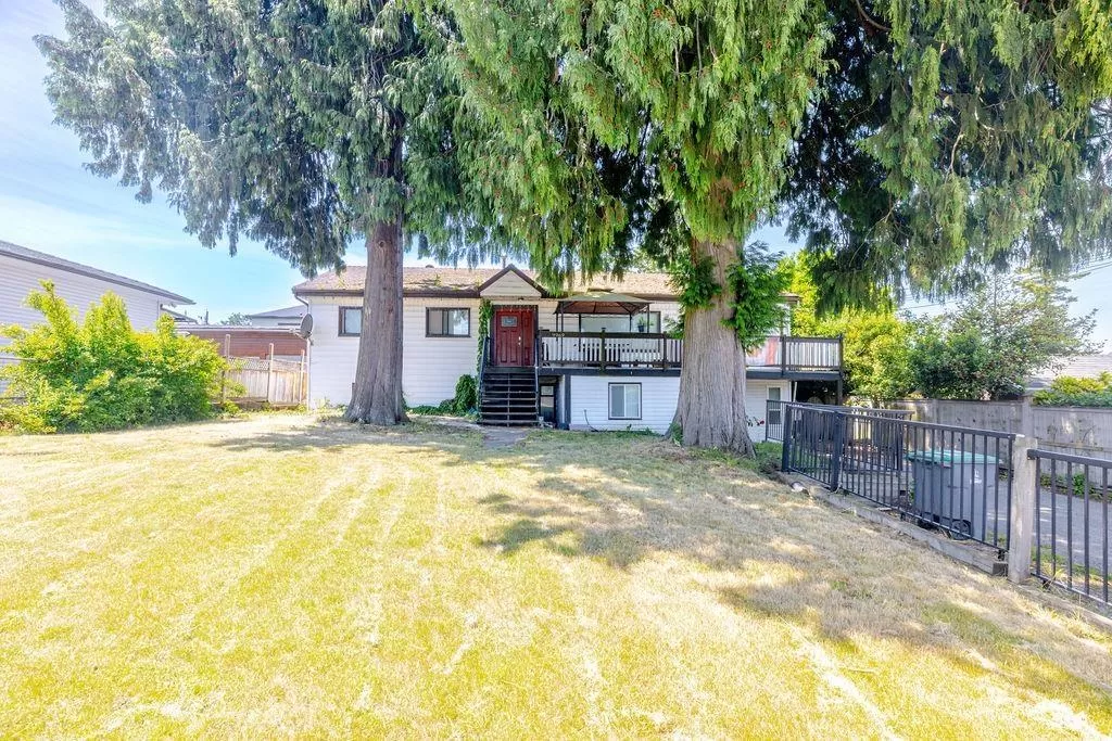 House for rent: 9969 122 Street, Surrey, British Columbia V3V 4M2