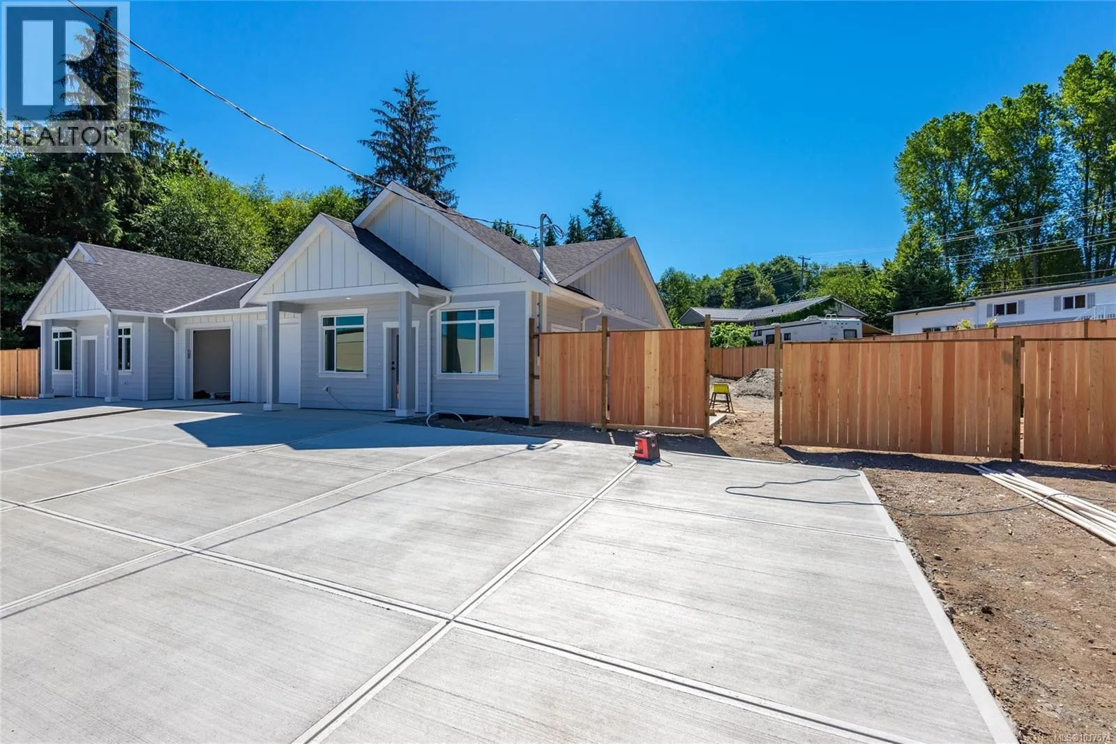 Duplex for rent: A 1025 9th Ave, Campbell River, British Columbia V9W 4A8