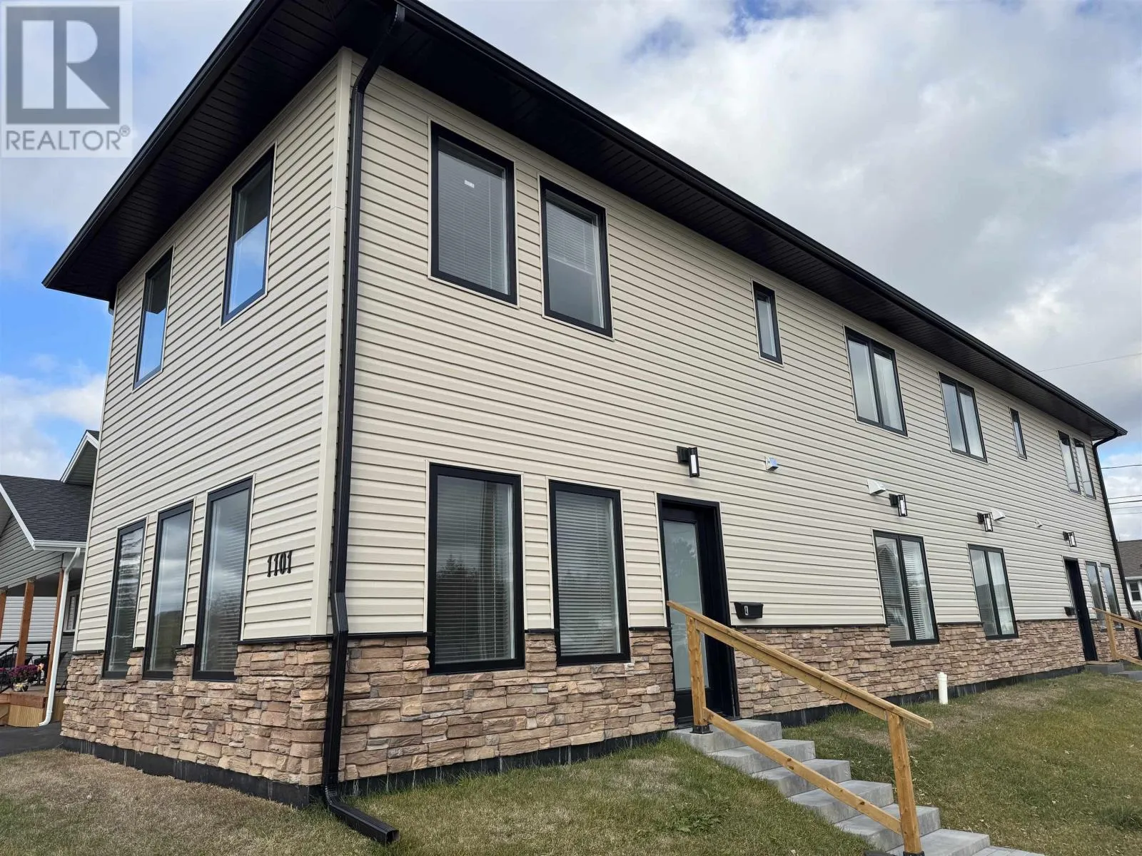 A 1101 Frederica St W, Thunder Bay, Ontario P7E 3Y1