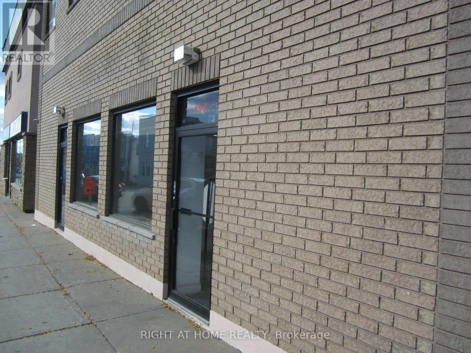 #a - 18 Wellington Street E, Aurora, Ontario L4G 1H5