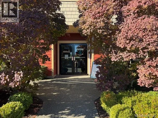 Commercial Mix for rent: A 303 13th St, Courtenay, British Columbia V9N 2K3