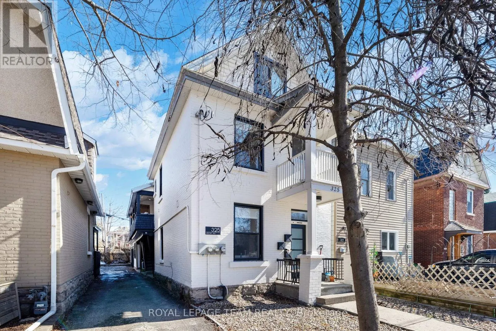 Triplex for rent: A - 325 Hinchey Avenue, Ottawa, Ontario K1Y 1M1