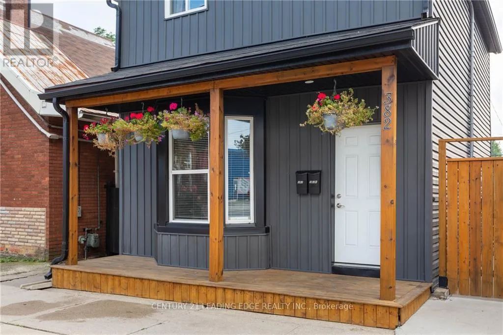 House for rent: A - 382 Cannon Street E, Hamilton, Ontario L8L 2C4