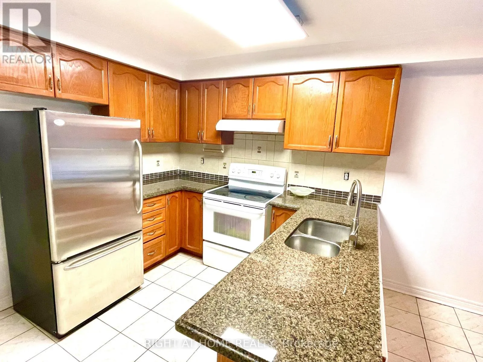 Row / Townhouse for rent: A - 55 Velvet Grass Lane, Brampton, Ontario L6R 1W1