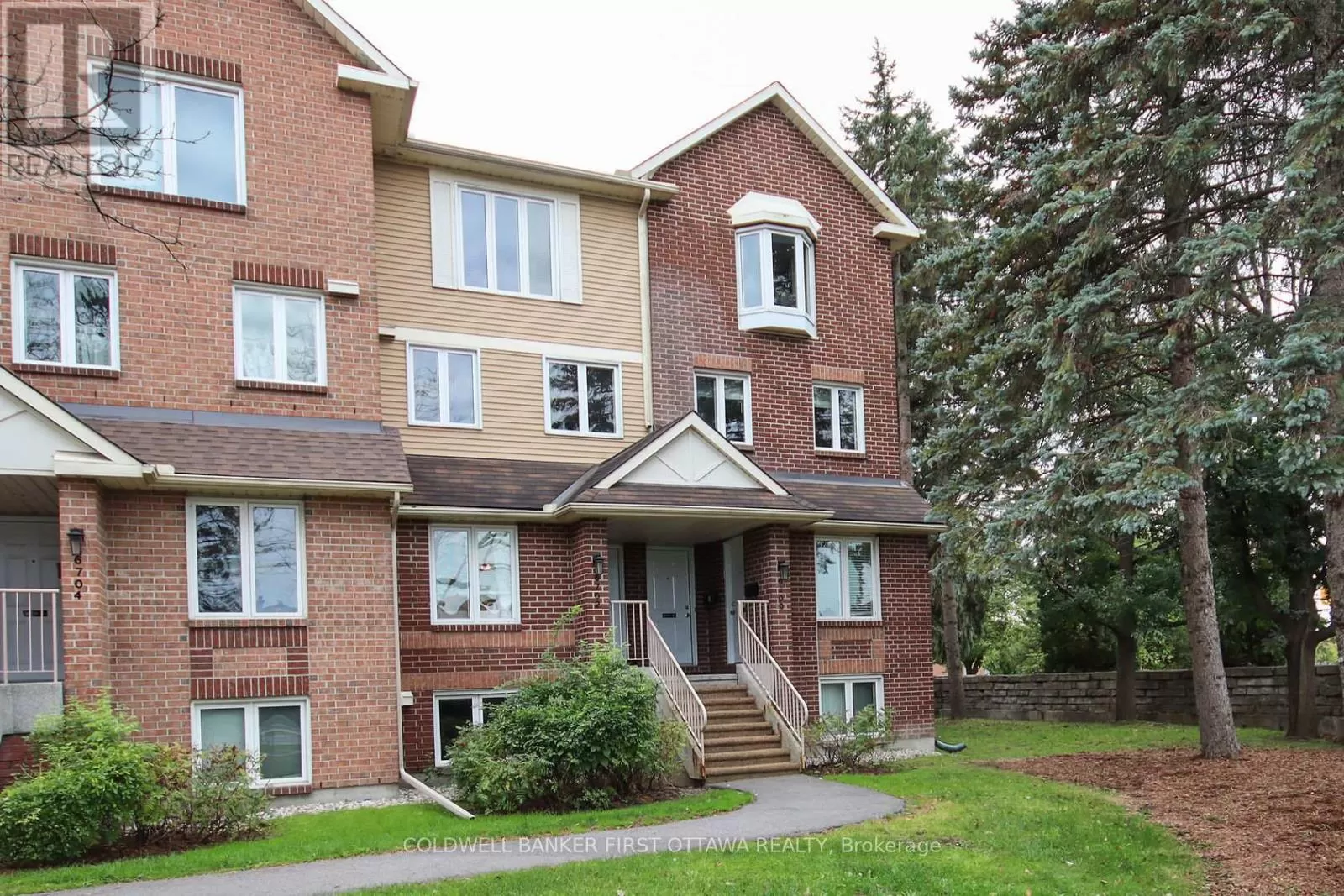 Row / Townhouse for rent: A - 6702 Jeanne D'arc Boulevard, Ottawa, Ontario K1C 6E9