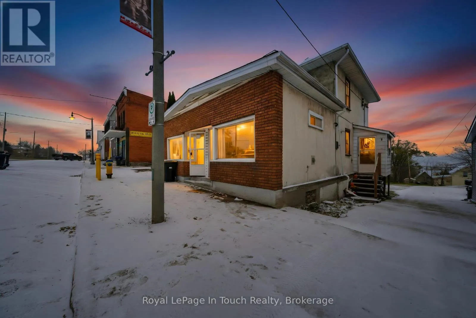 Triplex for rent: A - 7 Robert Street W, Penetanguishene, Ontario L9M 1T9