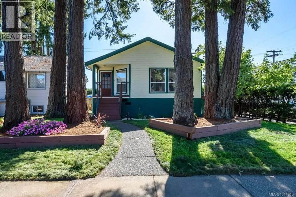 Duplex for rent: A & B 792 12th St, Courtenay, British Columbia V9N 1V4