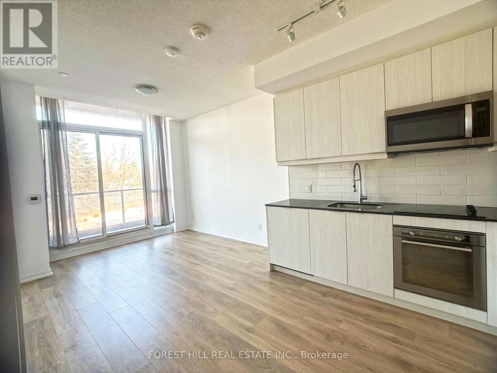 Apartment for rent: A08 - 36 Forest Manor Road, Toronto, Ontario M2J 0H3