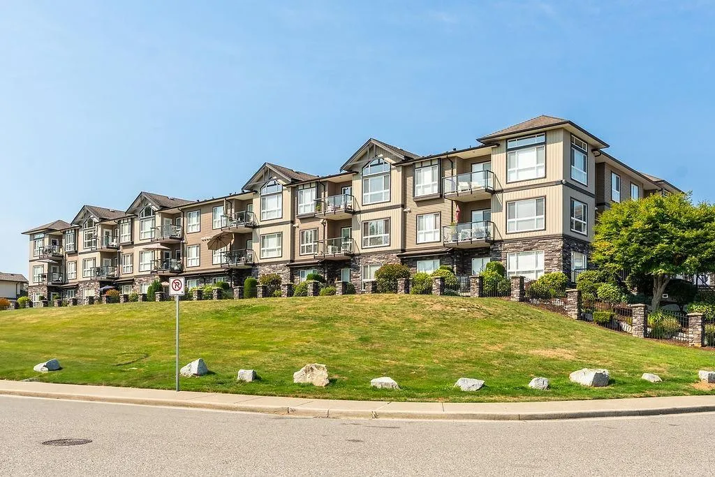 Apartment for rent: A116 33755 7th Avenue, Mission, British Columbia V2V 0A4