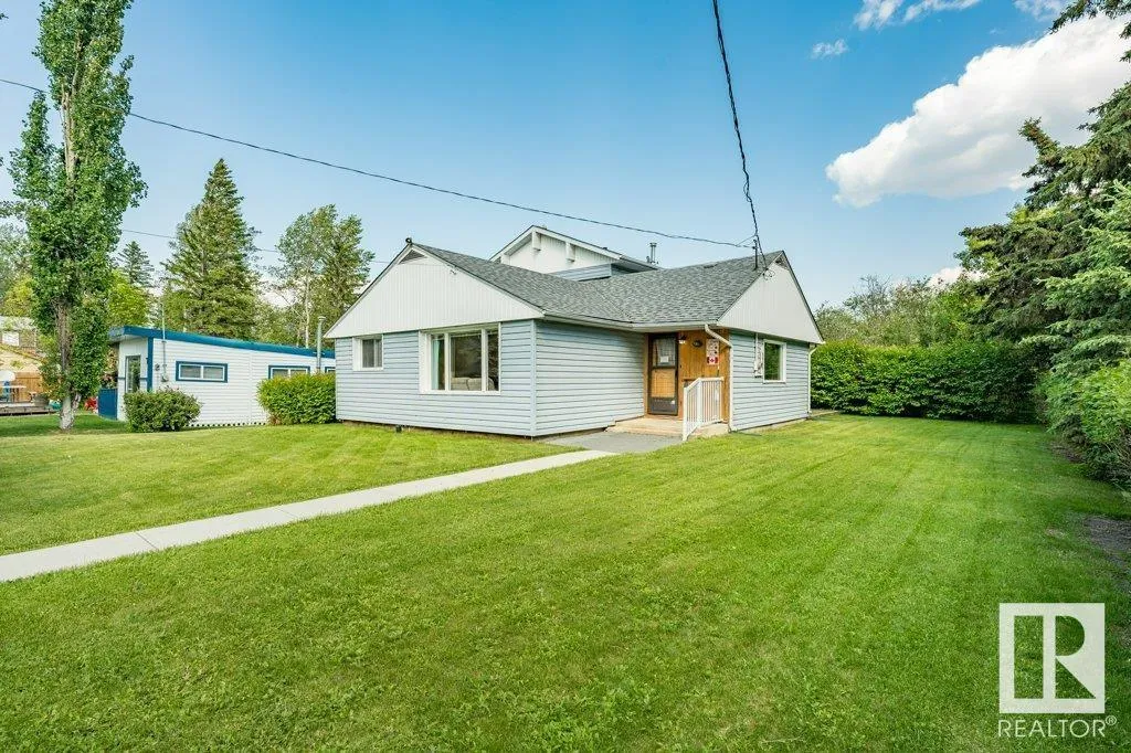 House for rent: A315 2 Av, Rural Wetaskiwin County, Alberta T0C 1X0