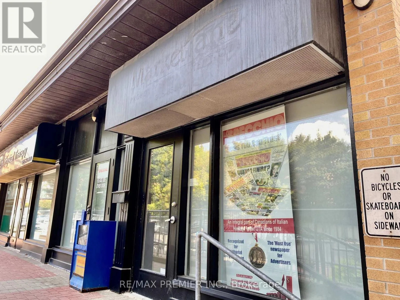 Offices for rent: Au 8 & 9 - 140 Woodbridge Avenue, Vaughan, Ontario L4L 4K9