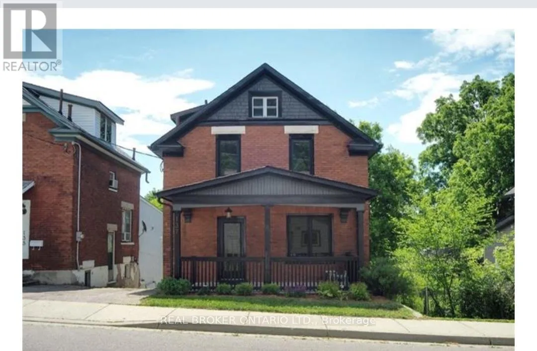 Duplex for rent: B - 137 Madison Avenue S, Kitchener, Ontario N2G 3M4