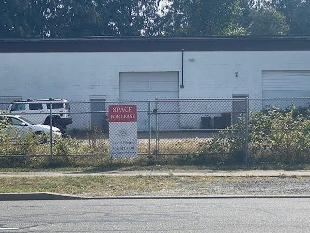 B 1967 E Queen, Abbotsford, British Columbia V2T 6J2