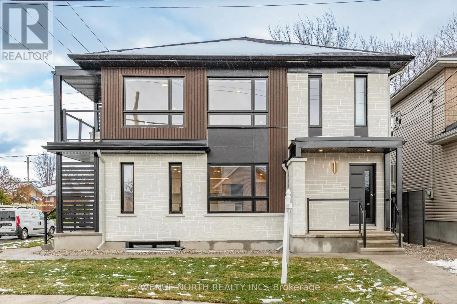 Triplex for rent: B - 1975 Banff Avenue, Ottawa, Ontario K1V 7X6