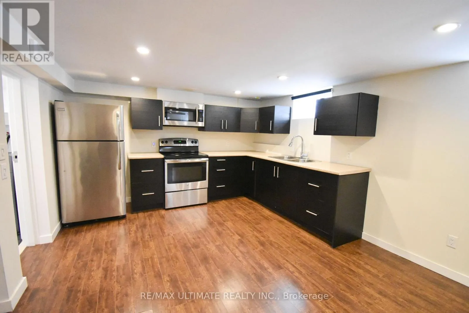 House for rent: B - 205 Innisfil Street, Barrie, Ontario L4N 3E9