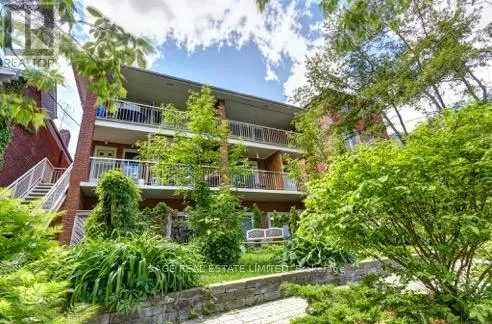Fourplex for rent: B - 222 Kenilworth Avenue, Toronto, Ontario M4L 3S6
