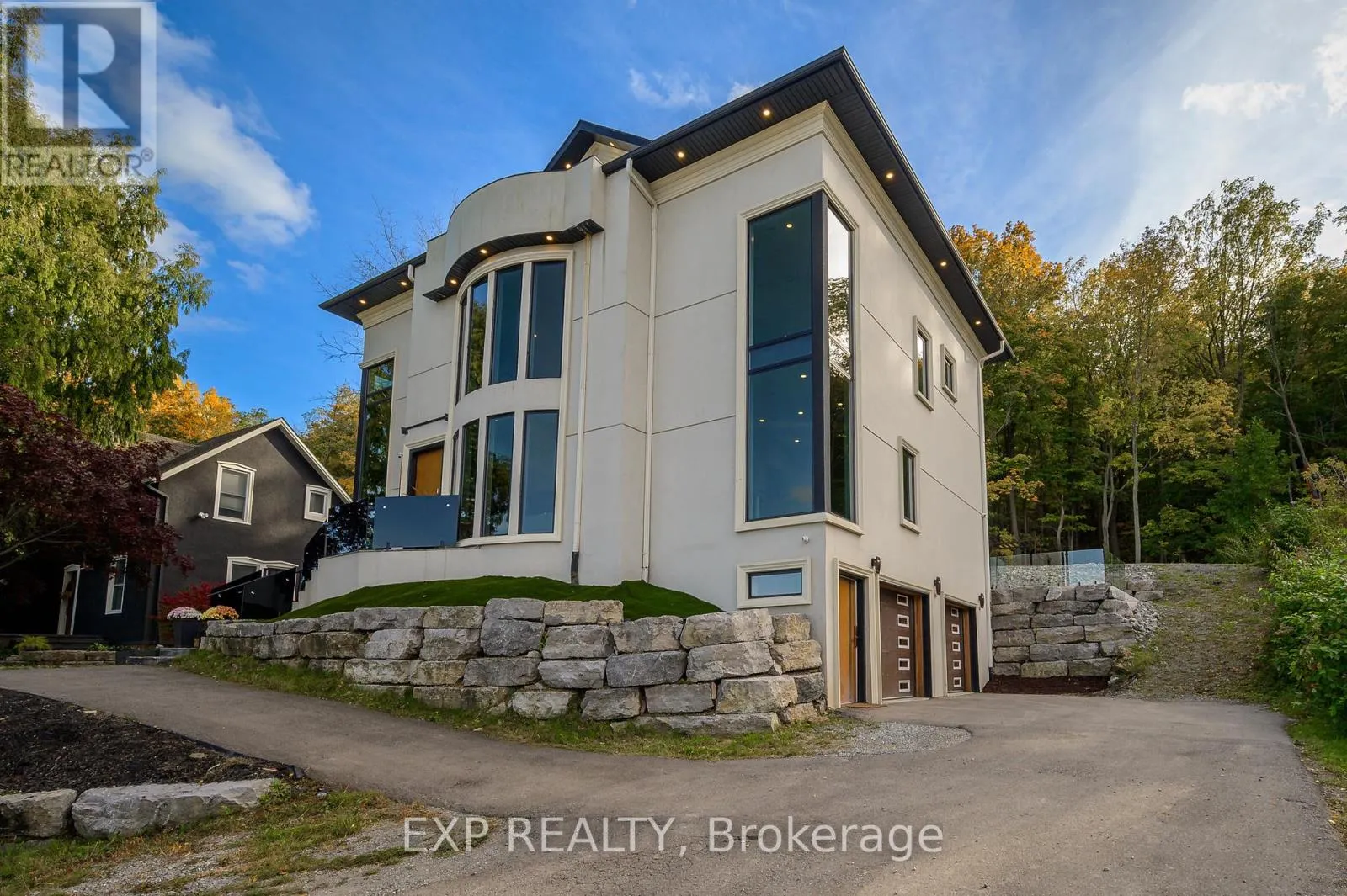 House for rent: B - 237 Main Street W, Grimsby, Ontario L3M 1S1