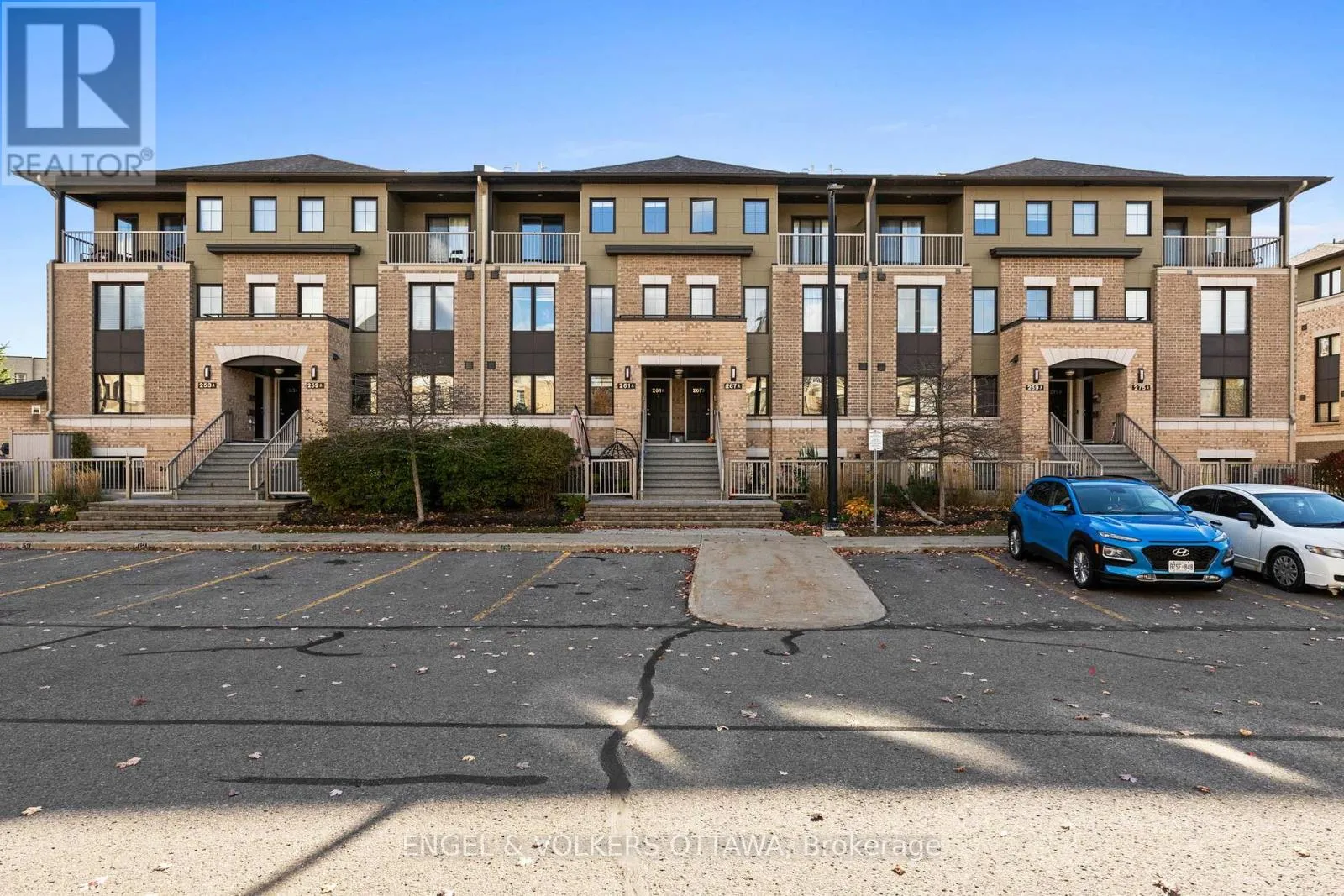 Row / Townhouse for rent: B - 261 Titanium Private, Ottawa, Ontario K1C 0A5