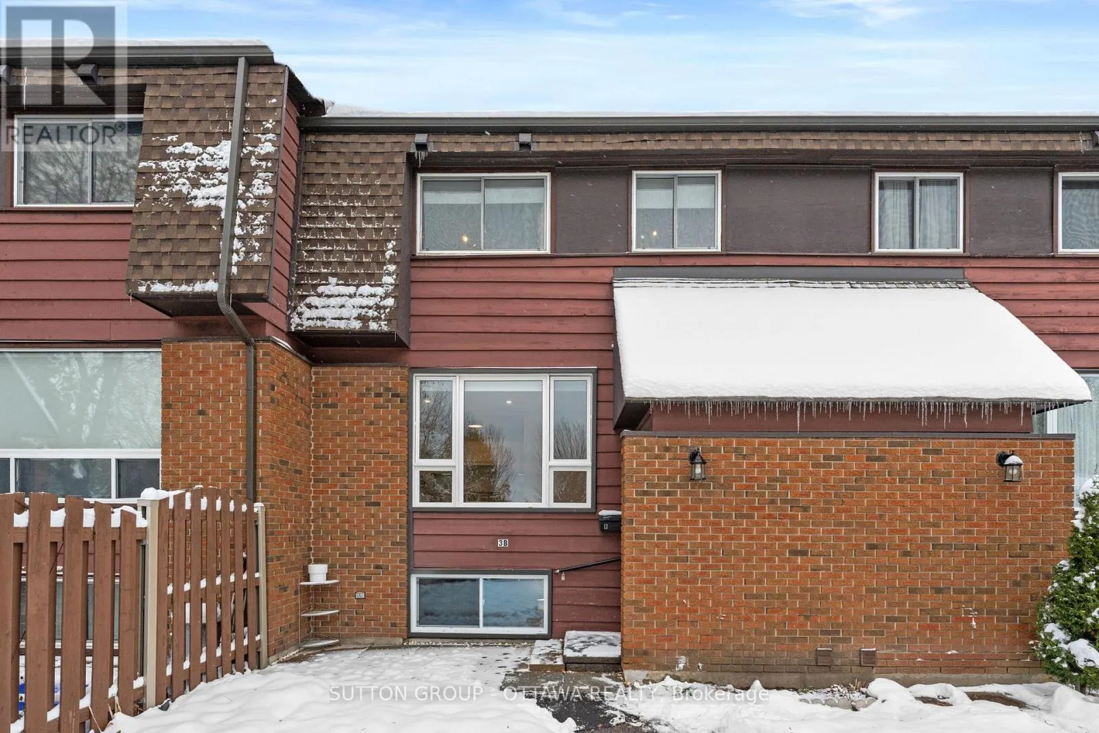 Row / Townhouse for rent: B - 3 Banner Road, Ottawa, Ontario K2H 8T3