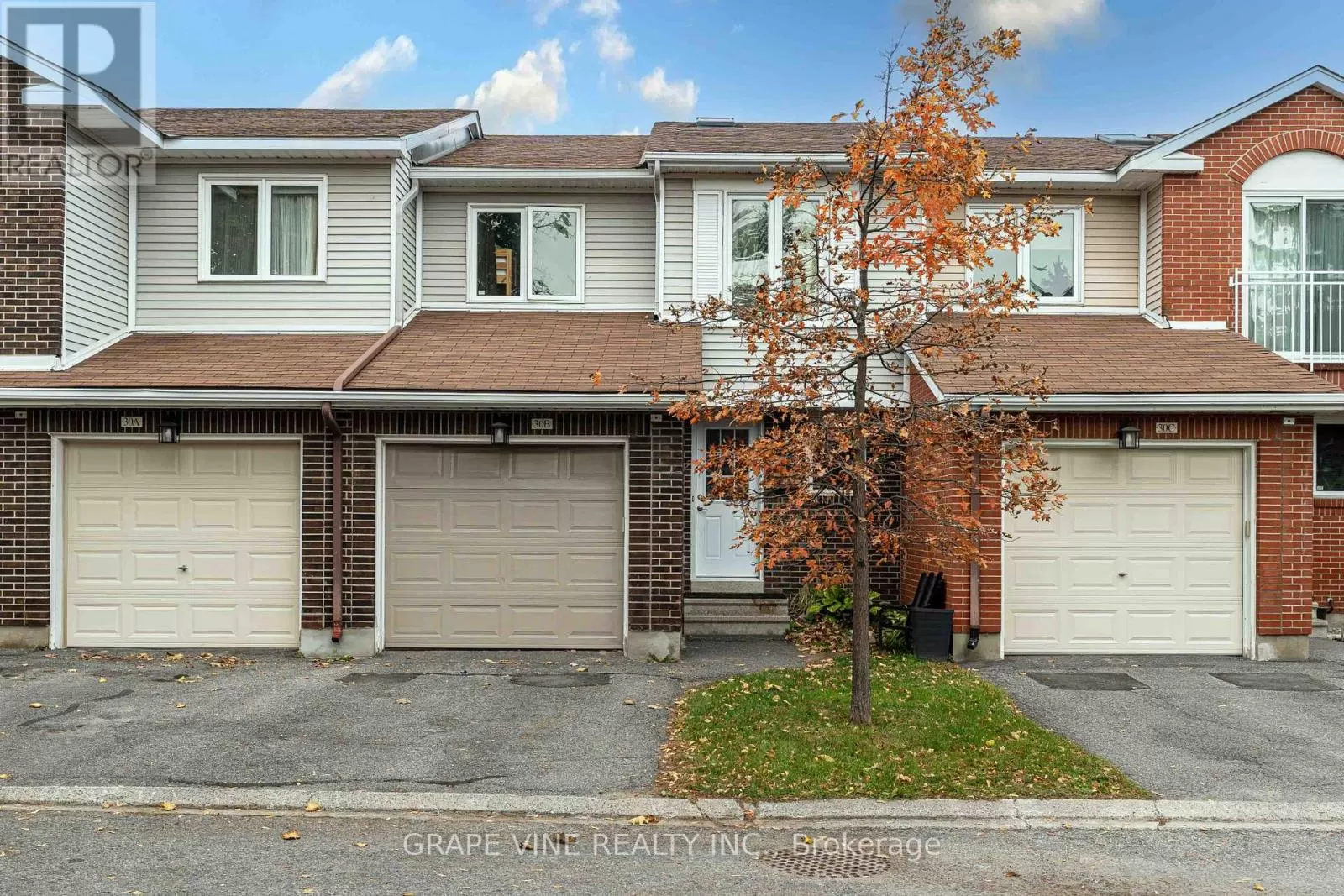 Row / Townhouse for rent: B - 30b Castlebrook Lane, Ottawa, Ontario K2G 5G5