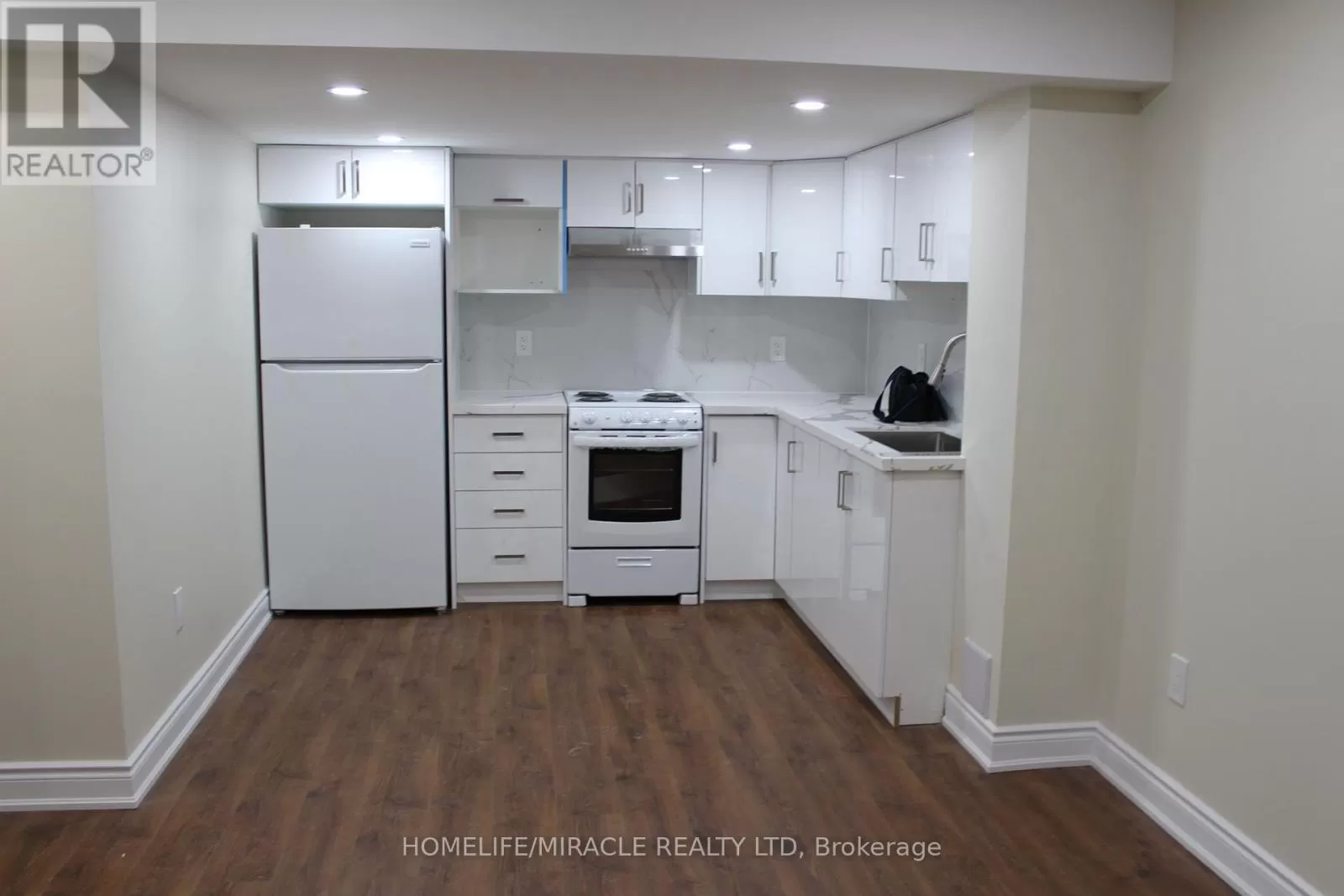 House for rent: B - 323 Falling Green Crescent, Kitchener, Ontario N2R 0G4