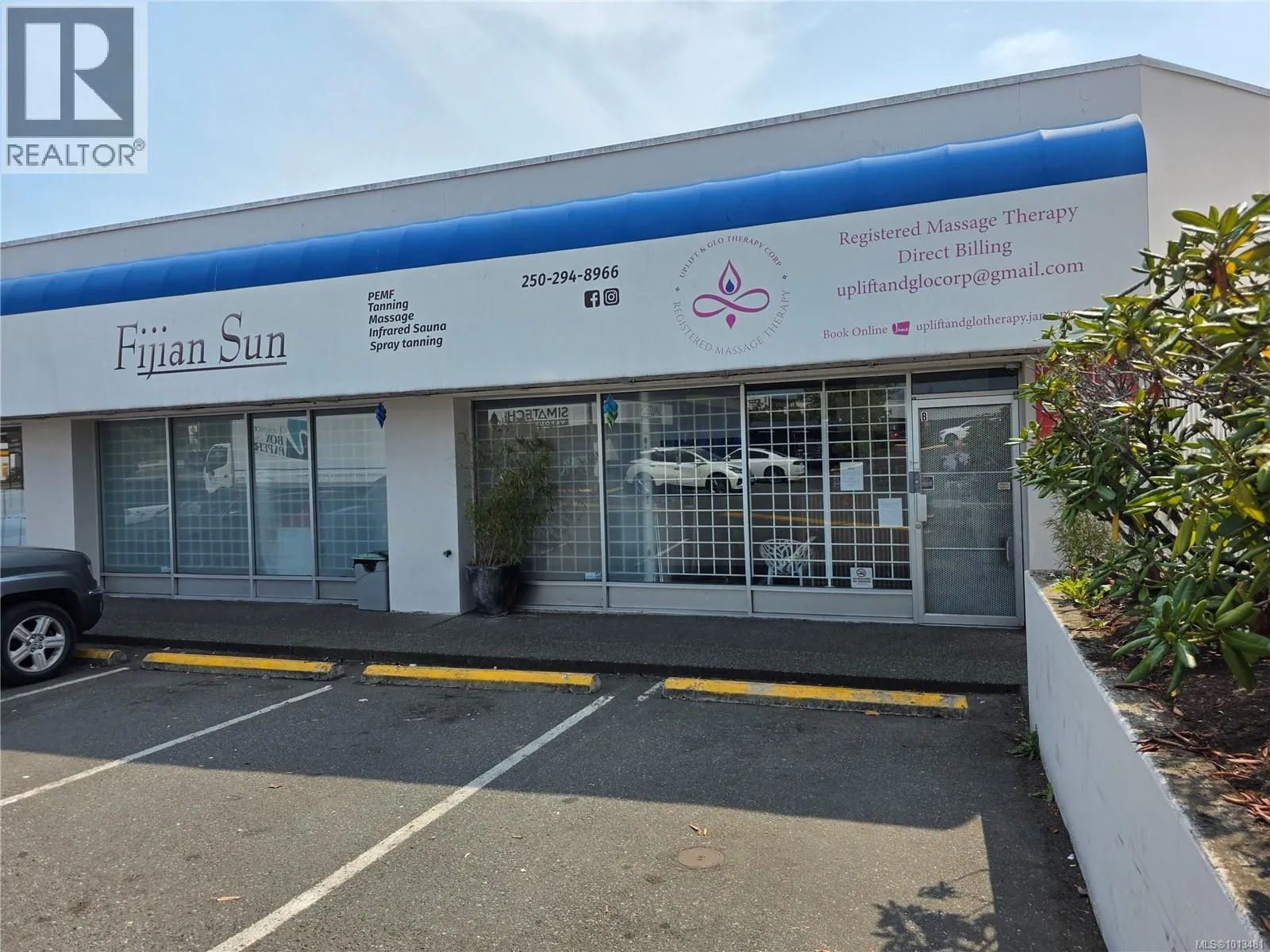 Retail for rent: B 3388 Douglas St, Saanich, British Columbia V8Z 3L3
