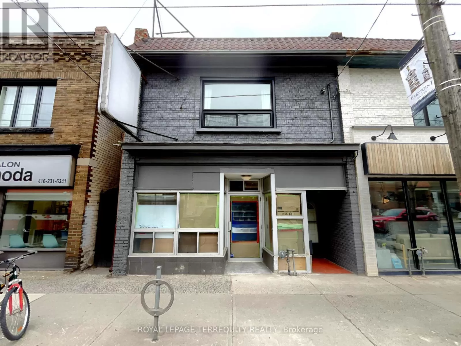 B - 389 Jane Street, Toronto, Ontario M6S 3Z3