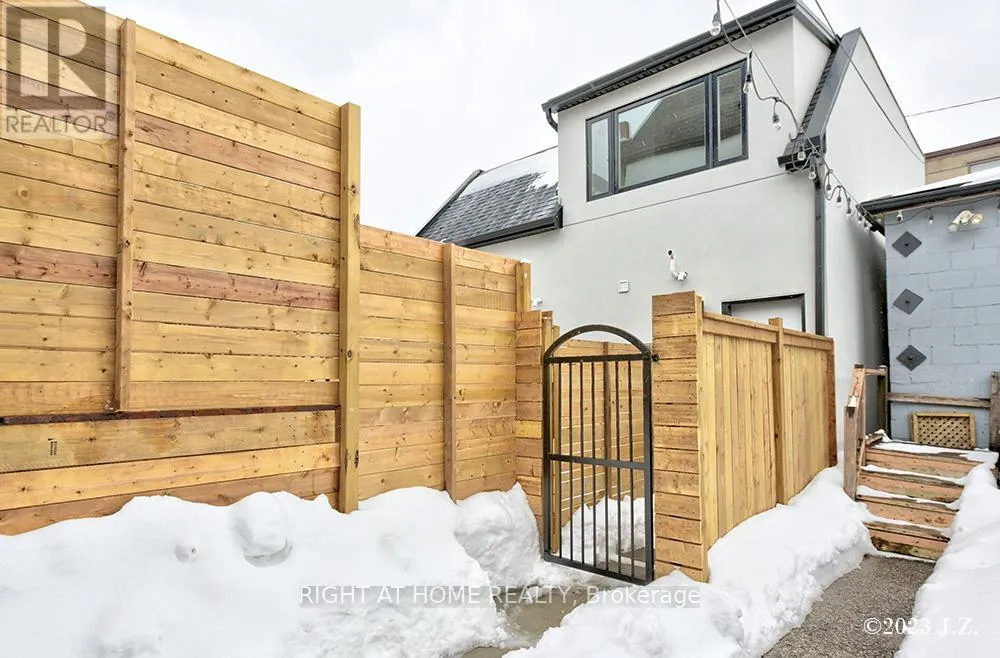 House for rent: B - 48 Lanark Avenue, Toronto, Ontario M6C 2B4