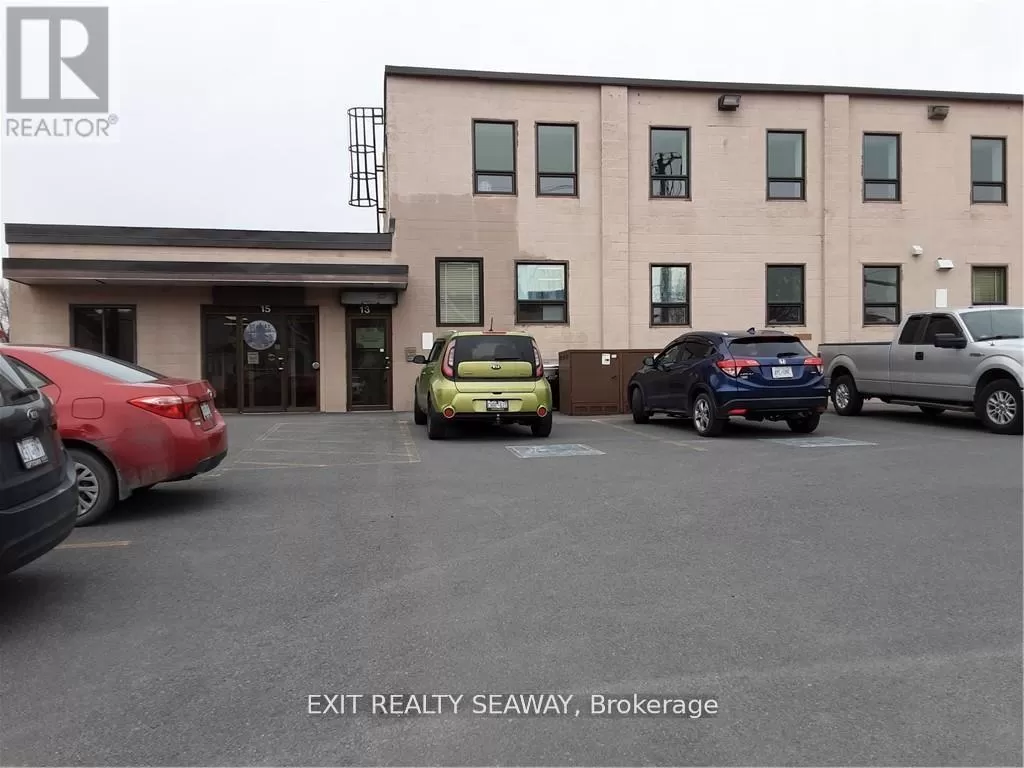 Offices for rent: B - 504 Pitt Street, Cornwall, Ontario K6J 3R5
