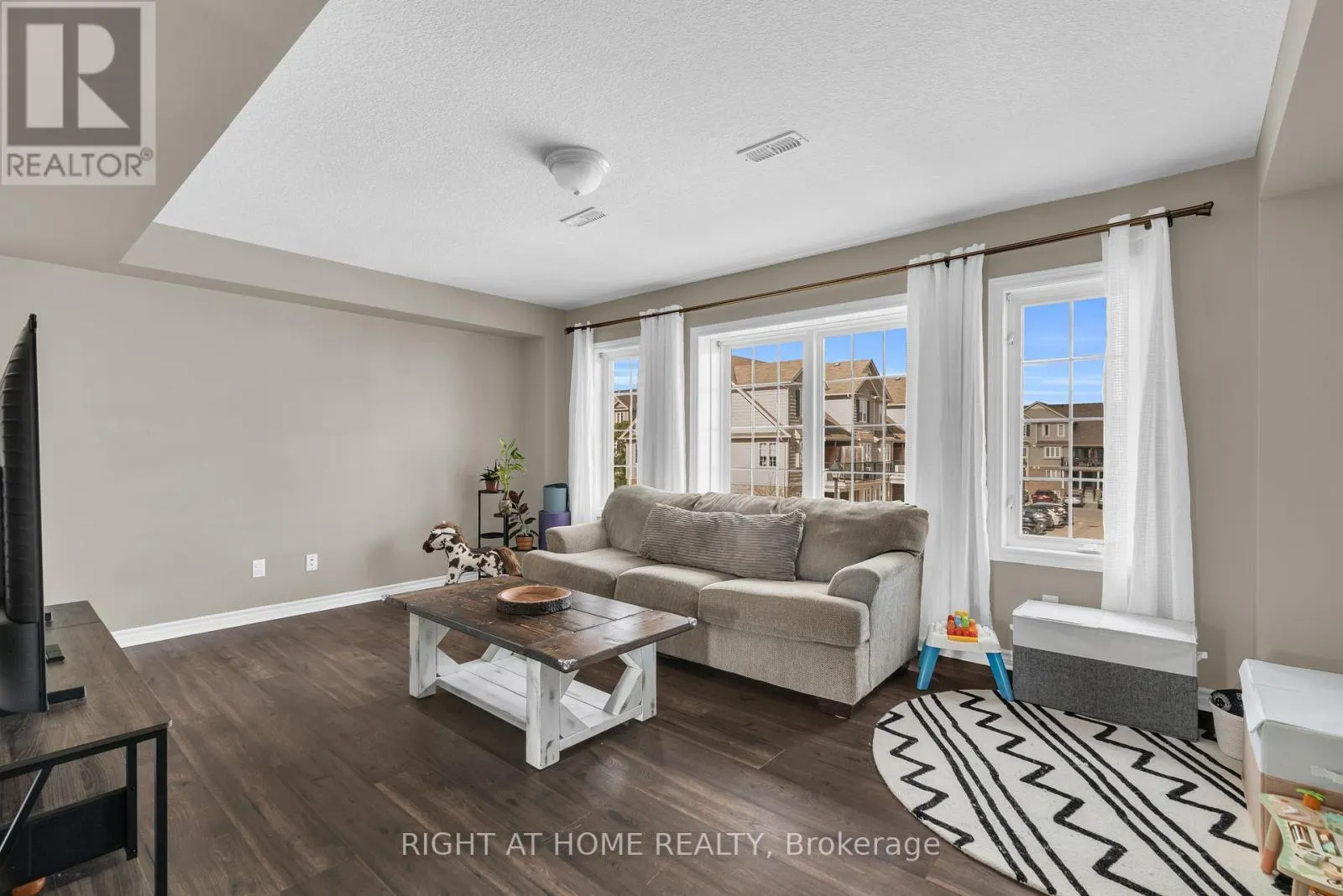 Row / Townhouse for rent: B - 630 Woodlawn Road E, Guelph, Ontario N1E 0K4