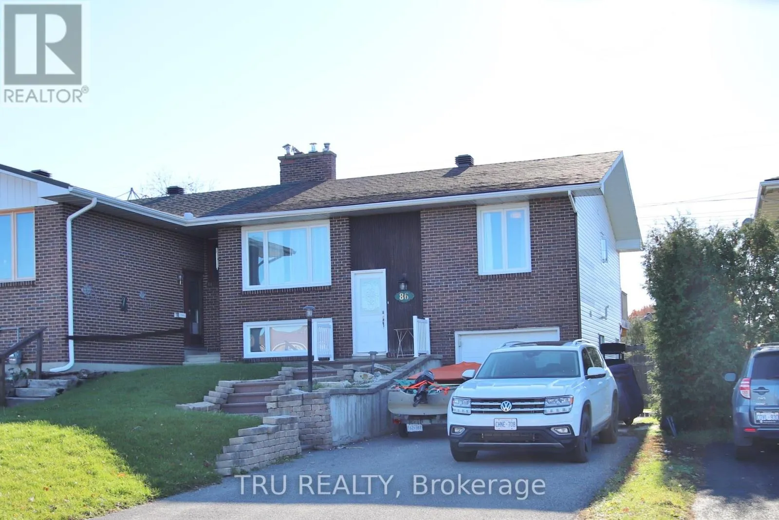 House for rent: B - 86 Elvaston Avenue, Ottawa, Ontario K2G 3X9