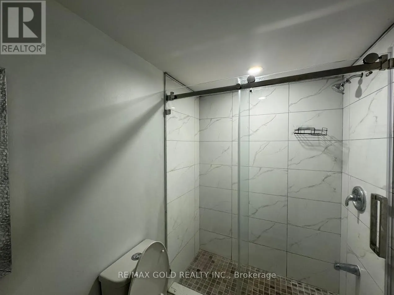 House for rent: B - 916 Magdalena Court, Kitchener, Ontario N2E 0B3