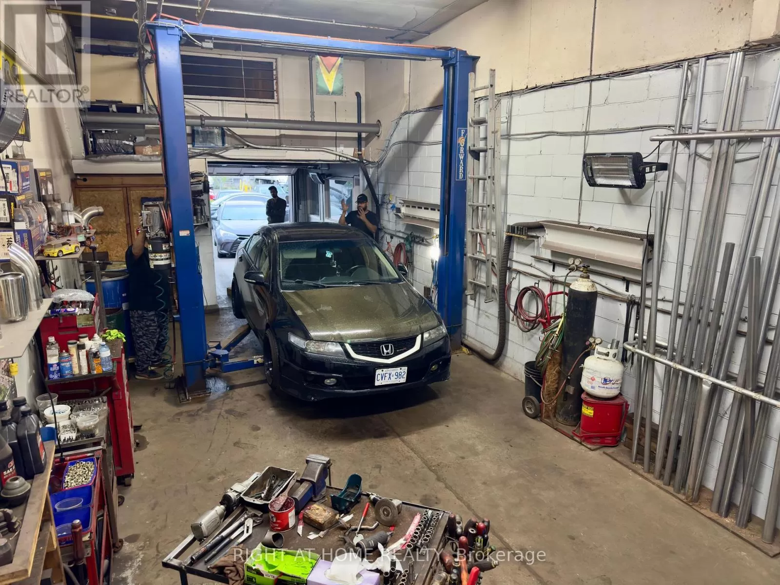 B2 - 76 Sherry Road, Toronto, Ontario M1L 2J9