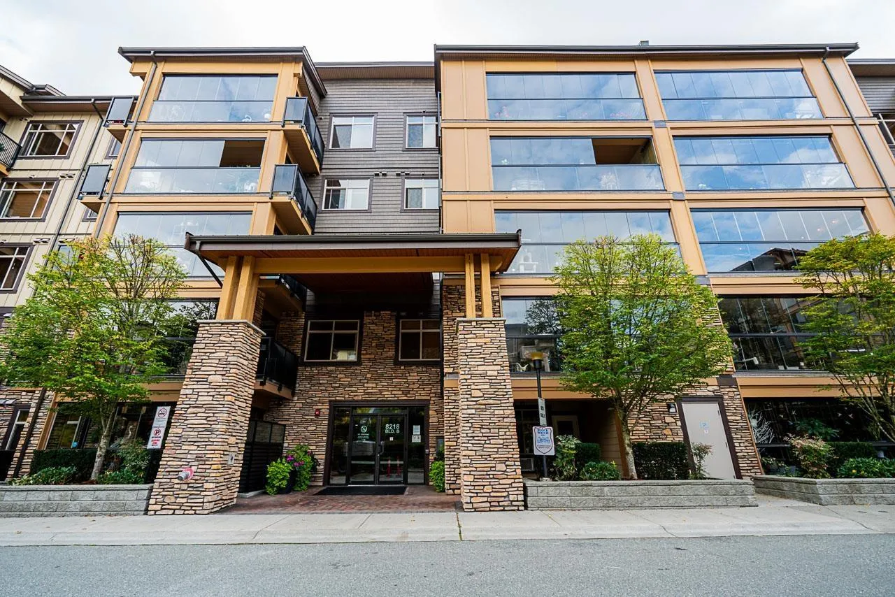 Apartment for rent: B323 8218 207a Street, Langley, British Columbia V2Y 0Y1