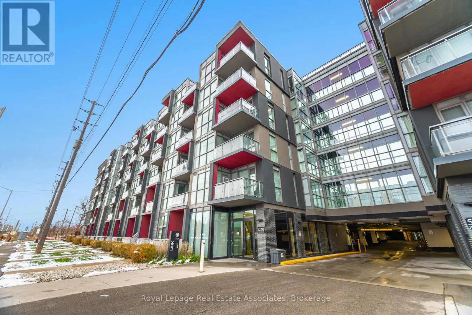 Apartment for rent: B401 - 5240 Dundas Street, Burlington, Ontario L7L 0J6