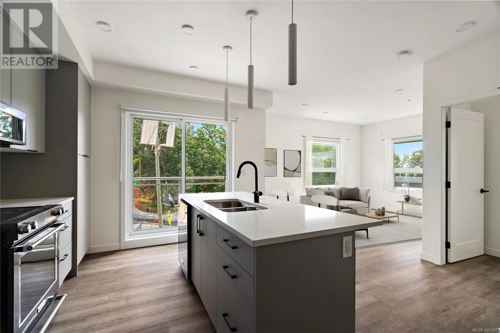 Apartment for rent: B507 1102 Esquimalt Rd, Esquimalt, British Columbia V9A 6A1