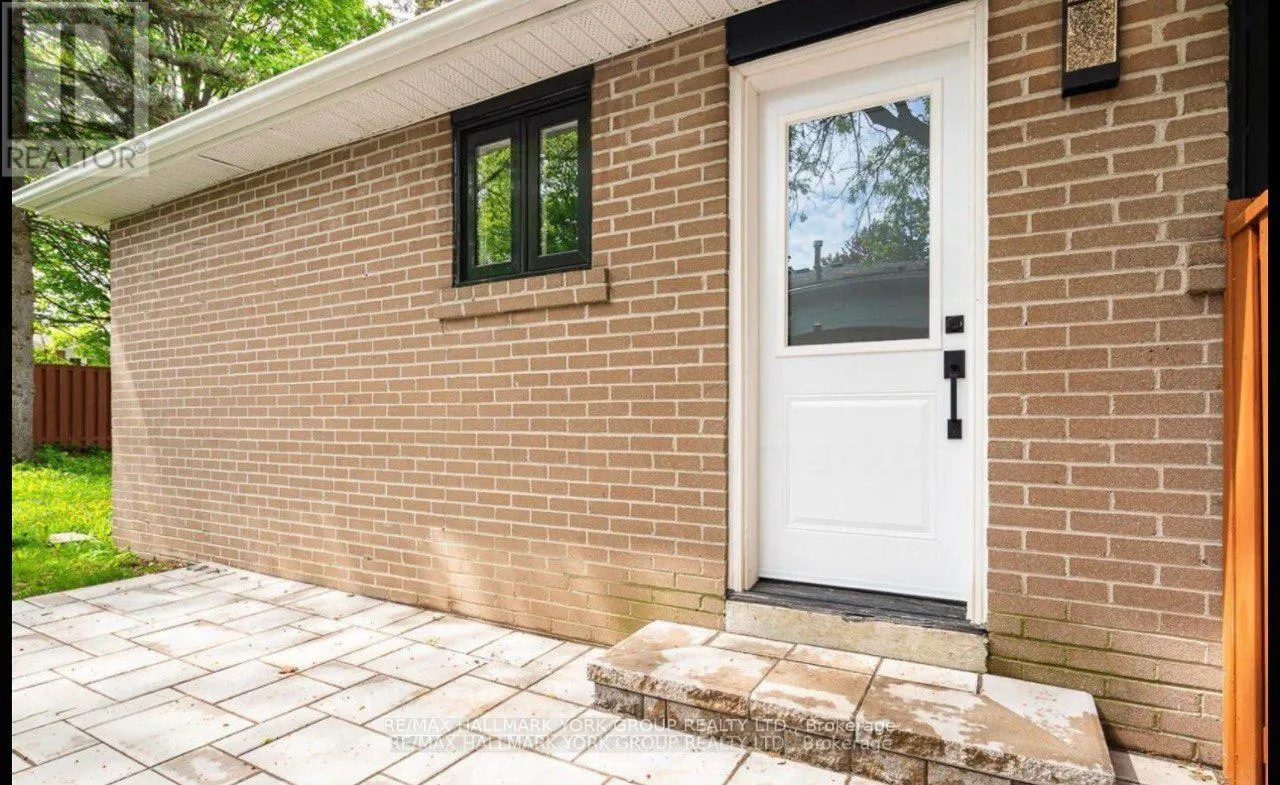 House for rent: Basement - 106 Woodpark Place E, Newmarket, Ontario L3Y 3P6