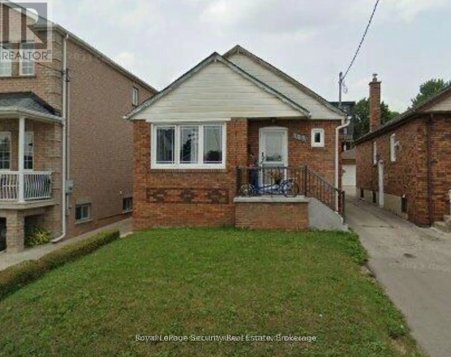 House for rent: Basement - 162 Donald Avenue, Toronto, Ontario M6M 1K4