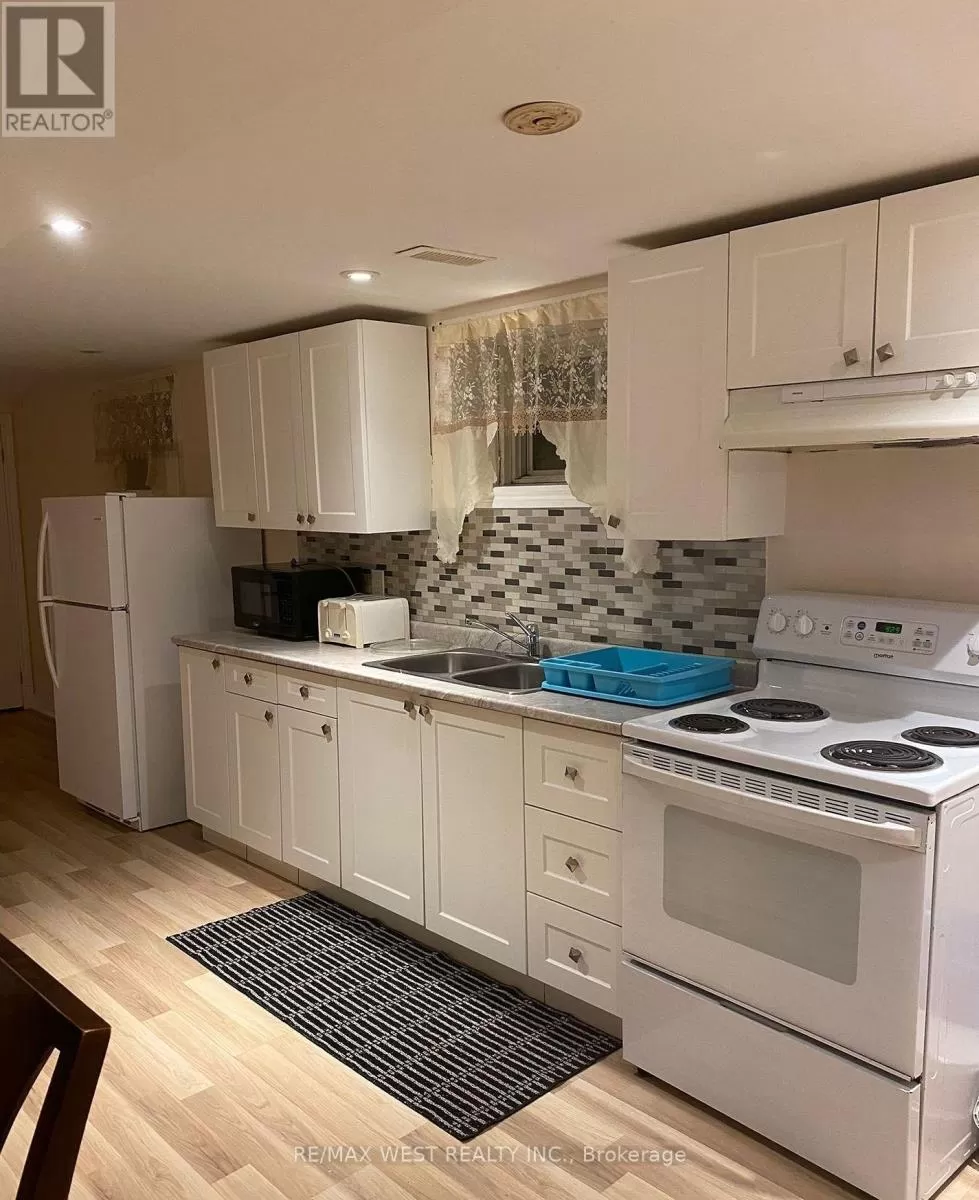 House for rent: Basement - 18 King George Road, Toronto, Ontario M9N 2C1